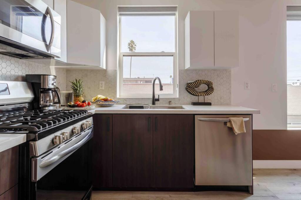Stunning Hollywood Townhouse With Sunny Views Villa Los Angeles Luaran gambar